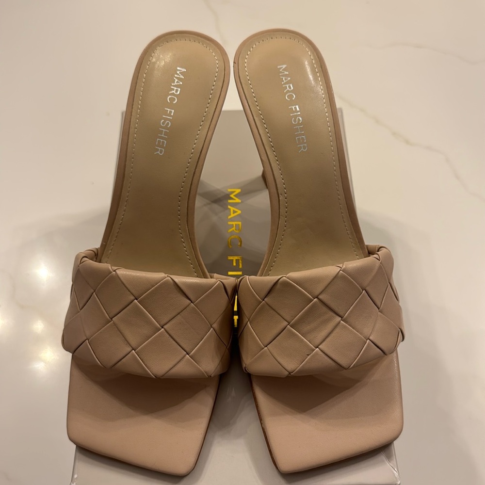 Marc Fisher Women's Darasa Heeled Sandal Light Natural size 8.